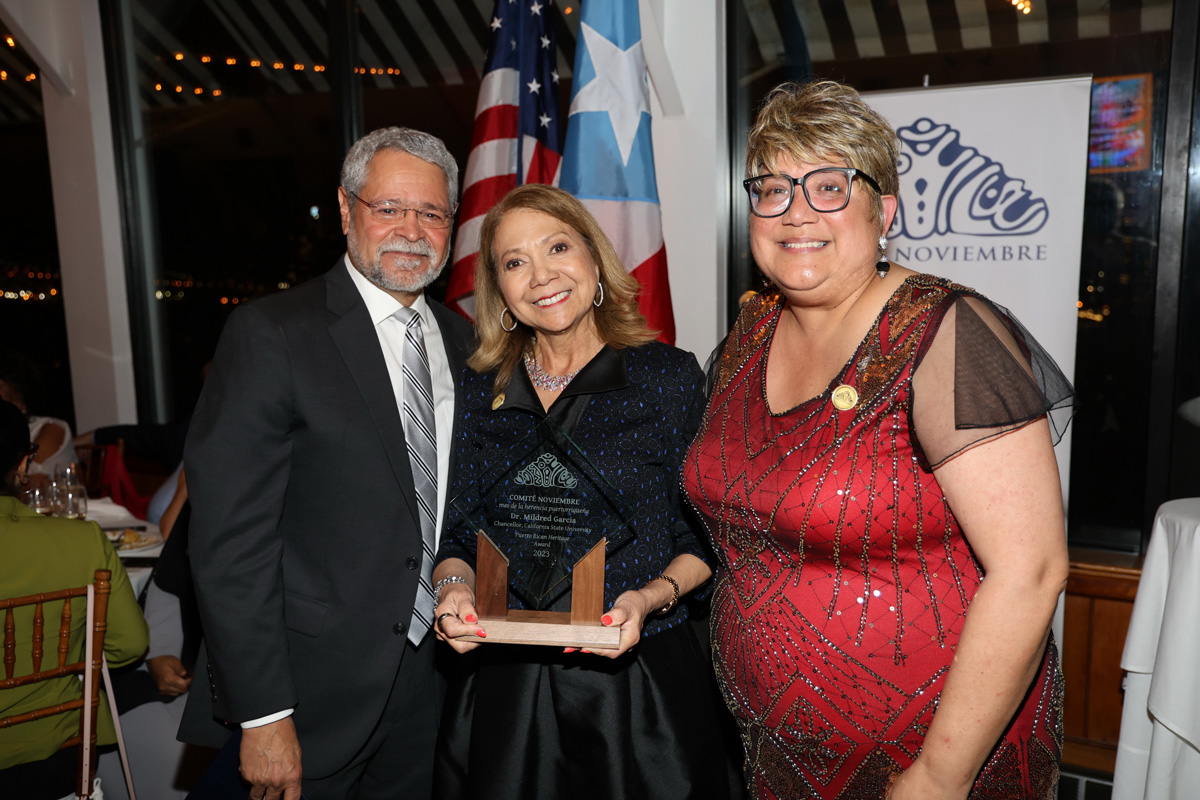 Chancellor García received a Puerto Rican Heritage Award from Comité Noviembre in November 2023.