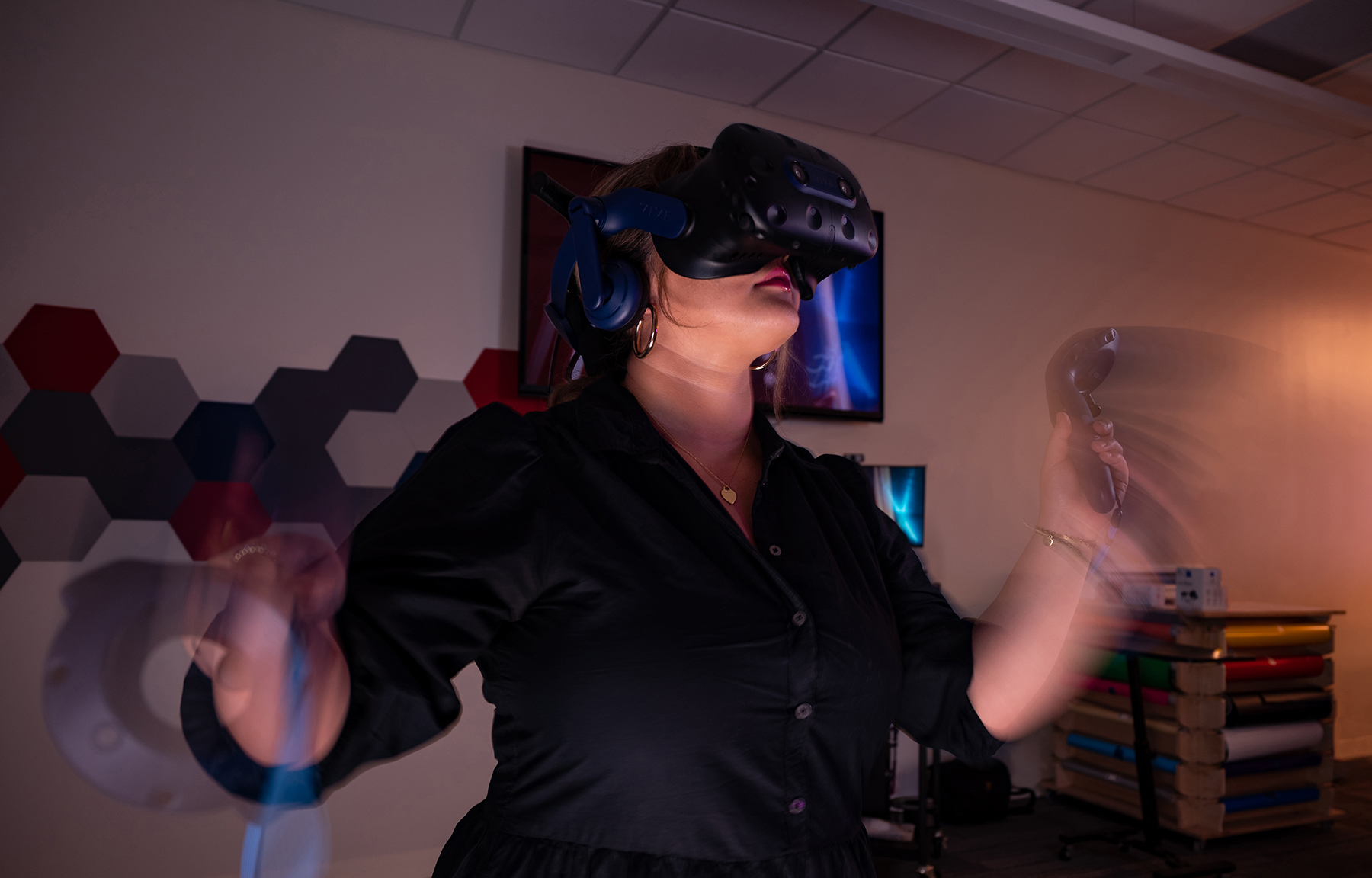 Student Nao​mi Carrera uses an interactive virtual reality application in The Dr. Allan Greenberg & Dr. Ellen Junn Warrior Fab Lab at Stanislaus State.
