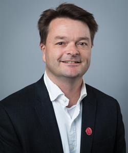 Dr.  Erik Helgren